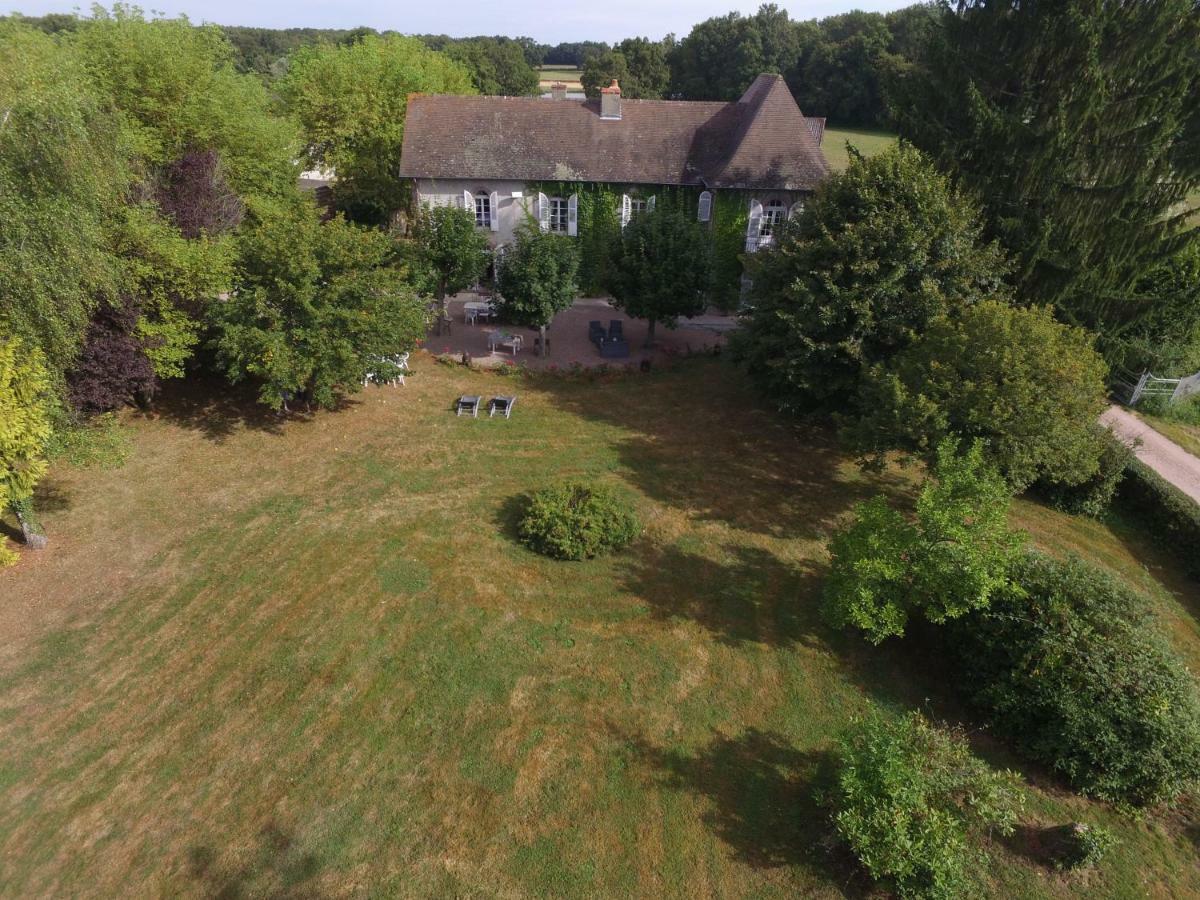 Le Domaine Du Mijarnier Bed & Breakfast Montbeugny ภายนอก รูปภาพ